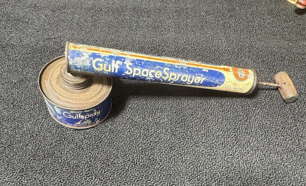 VINTAGE ADVERTISING GULF SPACE SPRAYER TIN ORIGINAL WOOD HANDLE